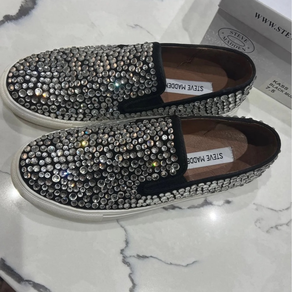 Steve Madden "KASS" slip on size  7.5